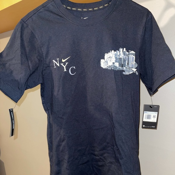 COPY - Nike nyc tshirt - Picture 2 of 7